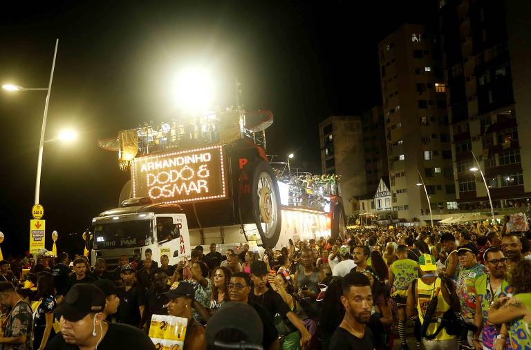 Banda Didá dá a largada ao terceiro dia do Carnaval em Salvador