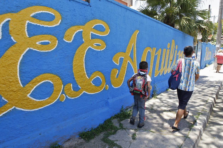 A despesa de consumo do governo corresponde ao custo dos serviços oferecidos por União, estados e municípios, como insumos e salários de servidores. O índice para educação pública é calculado pela variação do número de matrículas. Para a saúde pública, utiliza-se o tempo de internação, segundo valores por tipo de diagnóstico, e a produção ambulatorial, de acordo com o custo por procedimento