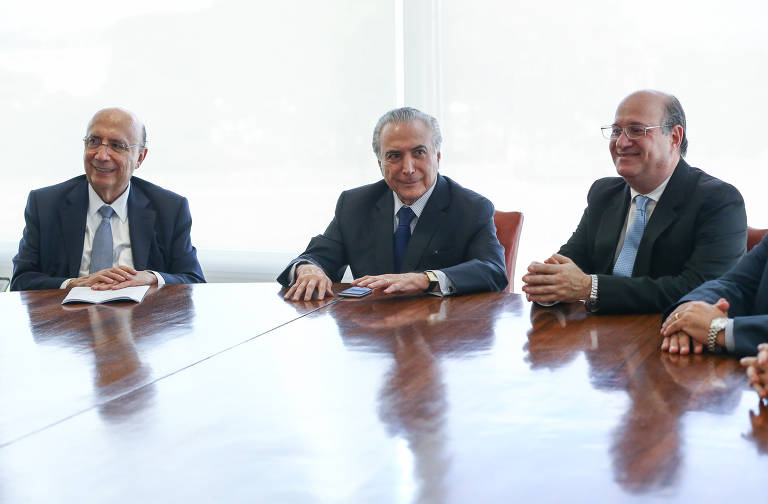 Em março de 1999, quando o regime de metas entrou em vigor, a Selic chegou ao seu máximo histórico, de 45% ao ano. Um ano depois, tinha recuado para 19% ao ano. Em 2009, ficou abaixo de 10% pela primeira vez. Em 2012, chegou a 7,25% ao ano, no governo Dilma Rousseff. No governo Michel Temer, os juros atingiram a mínima de 6,50% ano. No governo Jair Bolsonaro, voltaram a cair