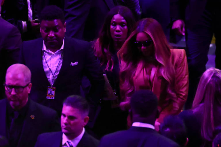 Beyoncé na saída do memorial a Kobe Bryant