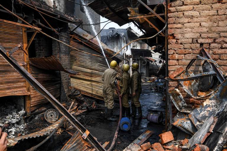 Confrontos em protestos deixam rastro de destruição na Índia; veja fotos de hoje