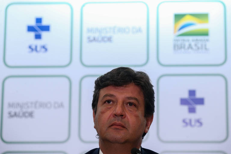 O ministro da Saúde, Luiz Henrique Mandetta, durante coletiva de imprensa para falar sobre as medidas tomadas pelo governo em relação ao coronavírus