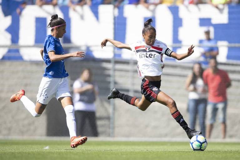 Lance da final do Campeonato Brasileiro Feminino Série A-2, entre São Paulo e Cruzeiro