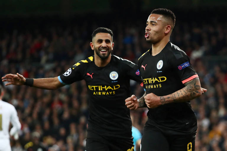 Jesus comemora com Mahrez o gol de empate do City contra o Real no Santiago Bernabéu