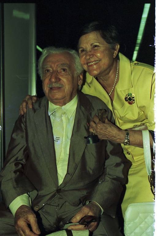 Os escritores Jorge Amado e Zélia Gattai, durante palestra na 8° Bienal do Livro, no Rio de Janeiro (RJ)