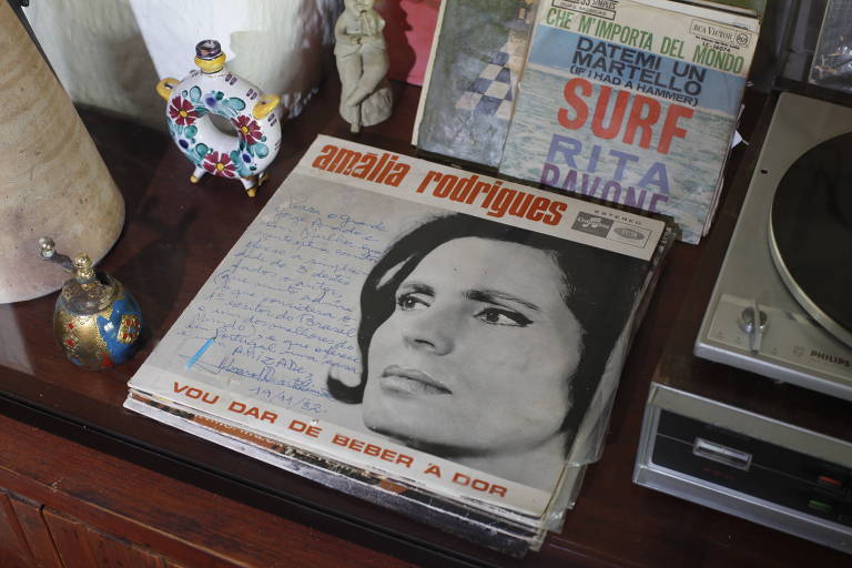 Vitrola e discos do casal Jorge Amado e Zélia Gattai, na sala da Casa do Rio Vermelho, em Salvador, a residência dos escritores que foi transformada em memorial aberto a visitação pública, em 2014, Salvador