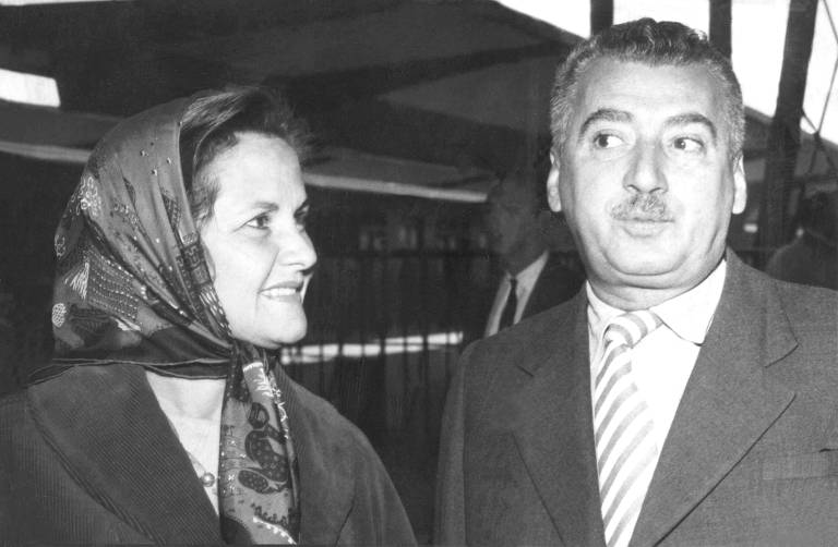 O escritor baiano Jorge Amado, acompanhado da mulher Zélia Gattai, em visita a São Paulo, enquanto estuda a proposta da Metro Goldwyn Mayer para filmar o romance "Gabriela, Cravo e Canela"