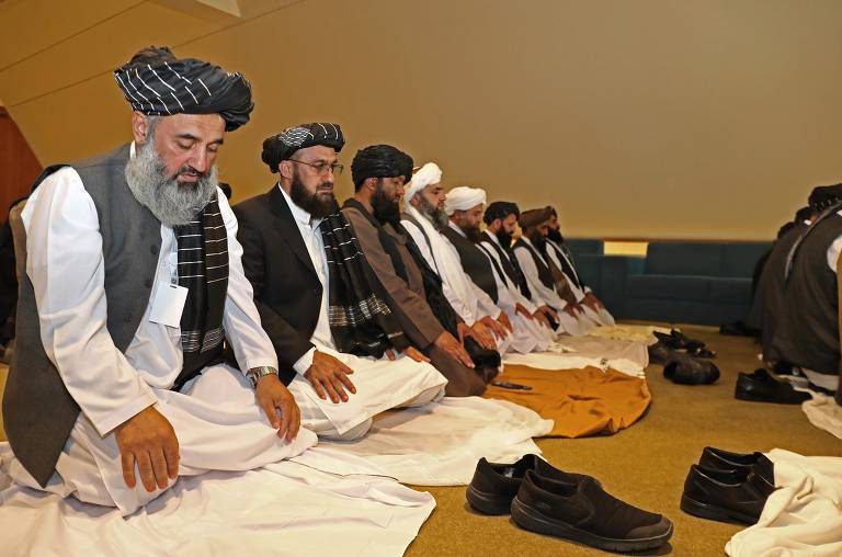 Delegação do Taleban faz orações antes da assinatura do acordo de paz
