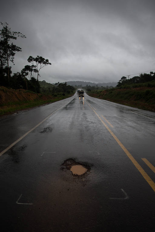 Após o trecho inaugurado por Bolsonaro, novos buracos aparecem na BR-163; o asfaltamento da Rodovia é apresentado pelo presidente Jair Bolsonaro como uma das grandes obras de seu governo 