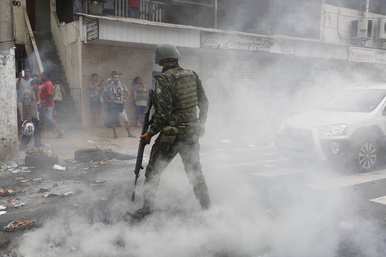 Governo que anistiou amotinados no Espírito Santo propõe reajuste de 40% a policiais