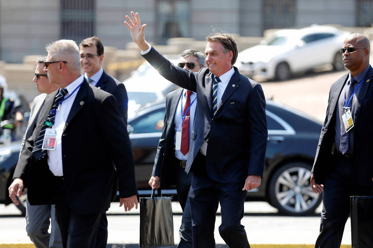 O presidente Jair Bolsonaro chega em Montevidéu para a posse de Luis Lacalle Pou, presidente do Uruguai