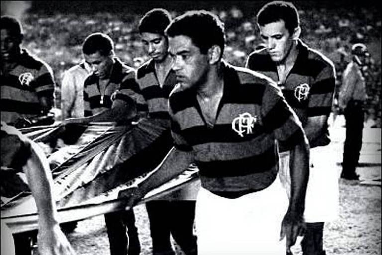 Garrincha com a camisa do Flamengo