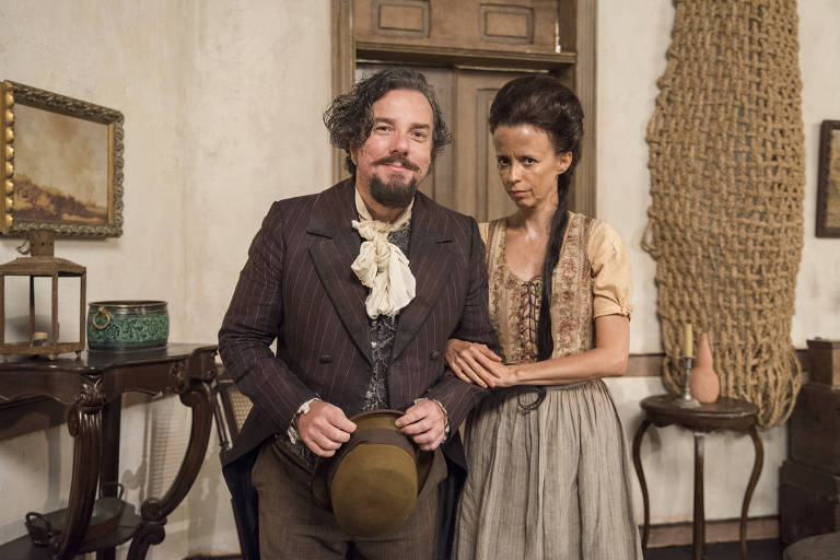 Augusto Madeira ( Quinzinho) e Dani Barros ( Clemência)