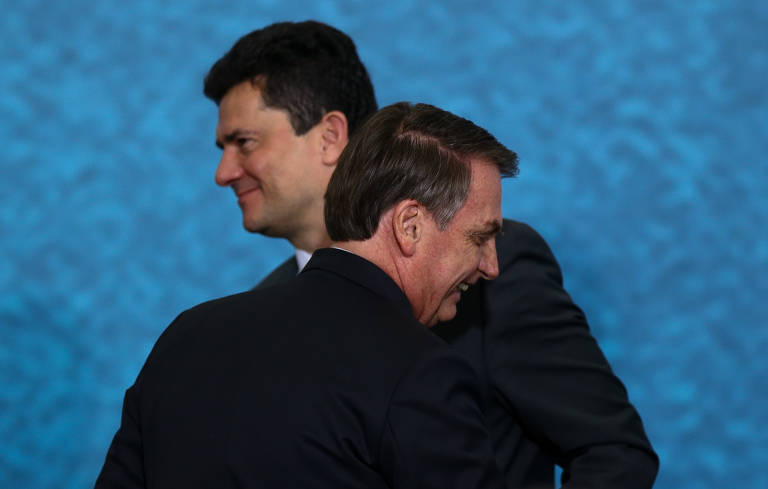 Um ano após controversa reunião ministerial, Bolsonaro dá as cartas na PF, mas perdeu seis ministros