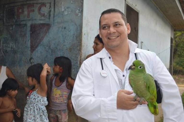 Durante o Mais Médicos, o médico cubano Michel Almaguer Riberón atendeu membros das etnias Asurini, Anambé e Amanaé no município de Tucuruí, no Pará