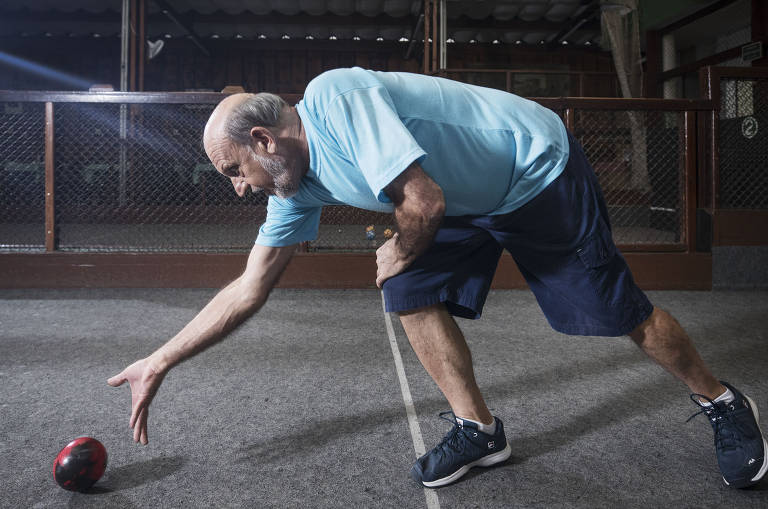 Luiz Saracino,66, um dos sócios do clube de bocha Grêmio Dramático Recreativo