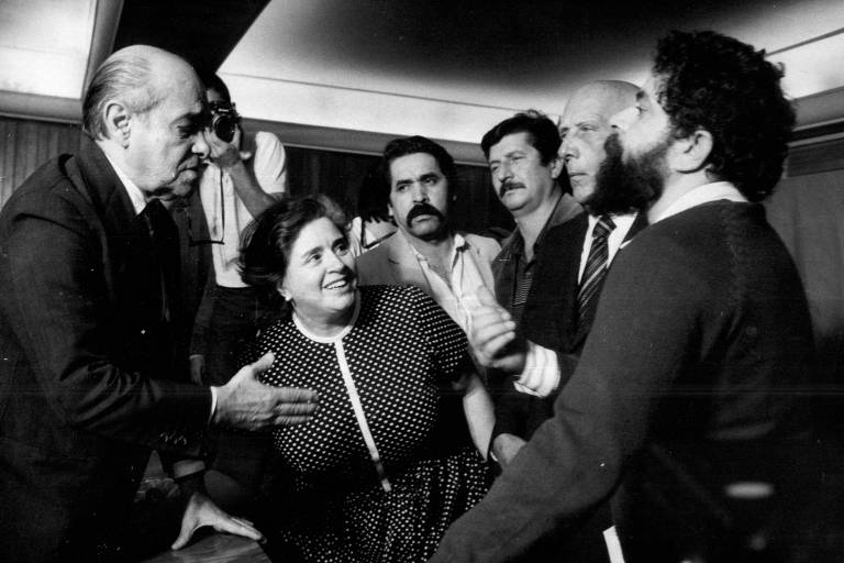 Os políticos Tancredo Neves, Ivete Vargas, Ulysses Guimarães e Luiz Inácio Lula da Silva