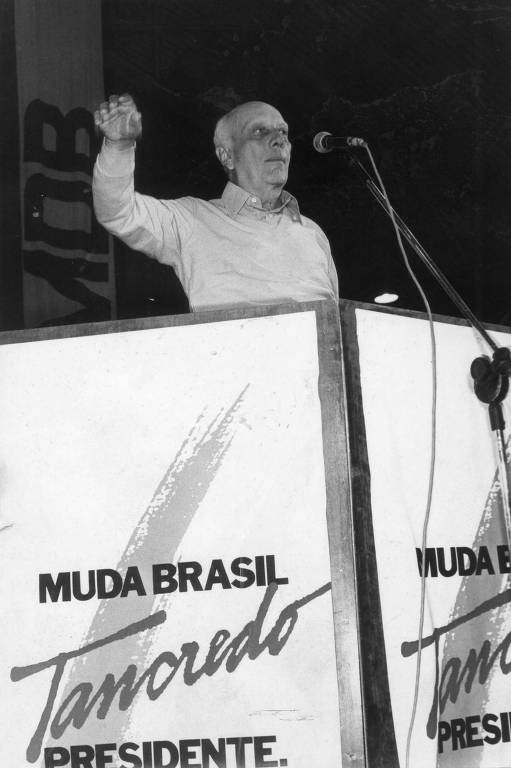 O político Ulysses Guimarães, durante discurso de campanha eleitoral de Tancredo Neves à Presidência da República