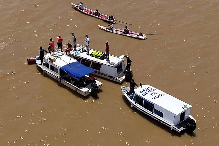 Busca por vítimas e sobreviventes do naufrágio no rio no Amapá, nesta segunda (2)