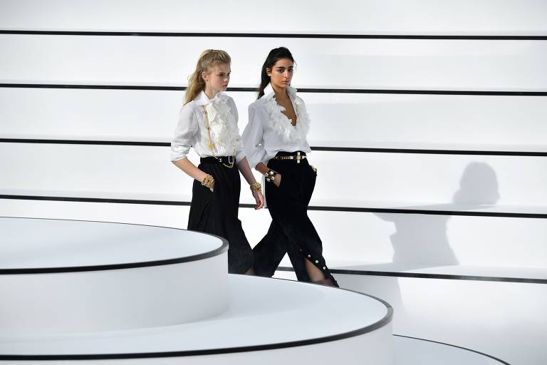 Veja fotos do desfile da Chanel na Semana de Paris de 2020