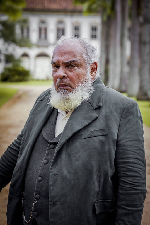 Coronel Ambrósio ( Roberto Bomfim )