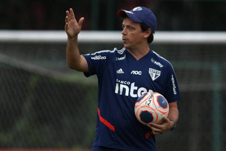 O técnico Fernando Diniz mostrou coragem ao escalar reservas na partida do São Paulo contra o Guarani