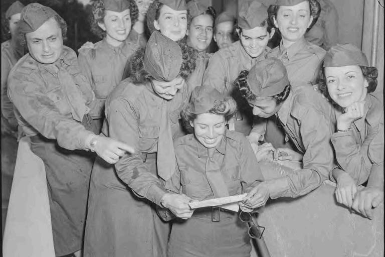 A capitão Virgínia Portocarrero, hoje com 102 anos, escrevia carta para os familiares dos soldados que não podiam escrever. "Ela fazia isso por eles, conta a neta Renate, 46