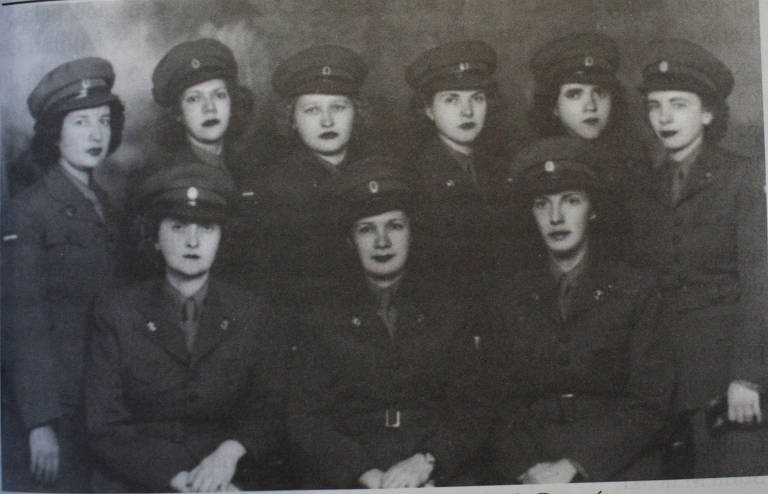 O Brasil declarou guerra a Hitler em 1942, depois que 35 navios brasileiros foram atacados na costa brasileira e 32 afundaram, deixando centenas de mortos