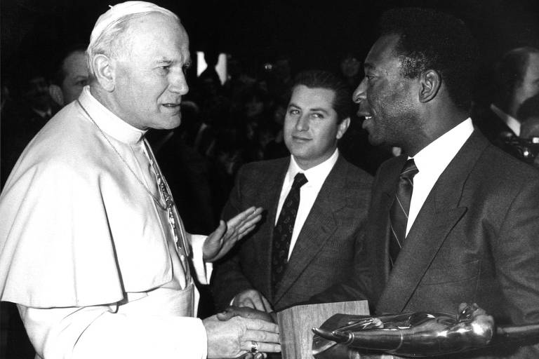 Pelé durante encontro com o papa João Paulo 2º, no Vaticano, em 1978