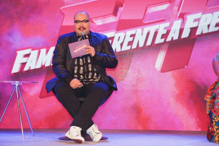 Tiago Abravanel reuniu a imprensa na manhã desta quinta-feira (19), na Fábrica da Cacau Show, em Itapevi/SP, para anúncio de sua parceria com SBT e Amazon Prime Vídeo para comandar o novo Reality Famílias Frente à Frente