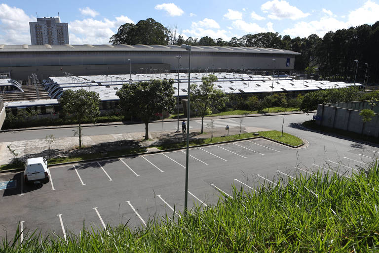 Monotrilho da linha 15-prata do metrô esta está parado desde a semana passada por causa de falhas nos pneus das composições; sem data para reabrir