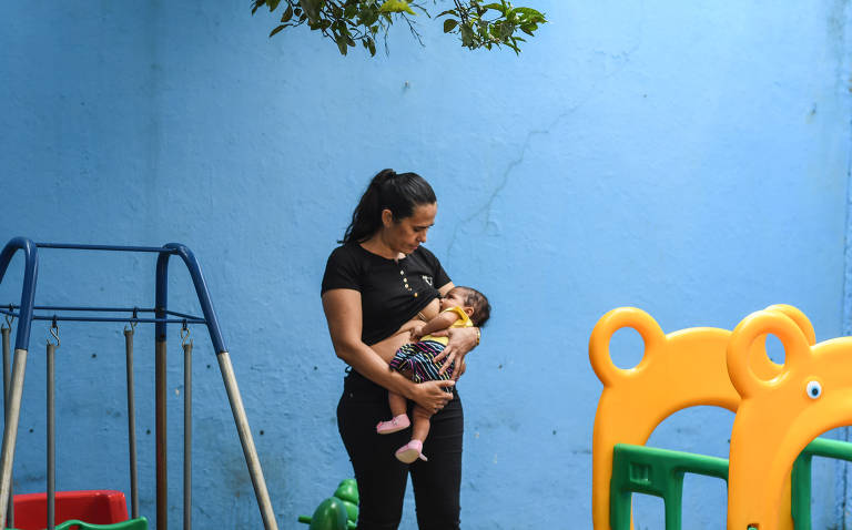 Sem licença e com boletos, mães de SP deixam bebês de 1 mês na creche
