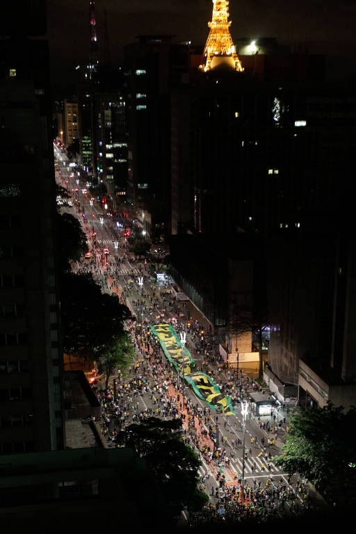 Manifestantes vão à Paulista protestar contra a nomeação do ex-presidente Lula ao cargo de Ministro da Casa Civil, em março de 2016