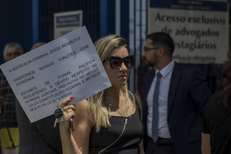 Protestos de advogados criminalistas na portaria do Fórum Criminal Mario Guimarães em São Paulo
