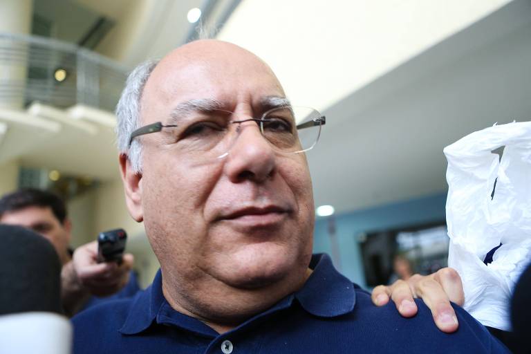 Após 5 anos preso, ex-diretor da Petrobras Renato Duque sai da cadeia e põe tornozeleira