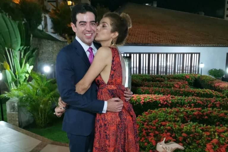 O ministro Bruno Dantas, do TCU, e a cantora Vanessa da Mata; eles vão se casar em abril