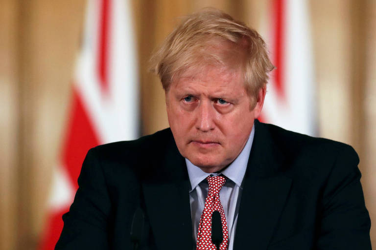 O premiê Boris Johnson em entrevista coletiva sobre a resposta do governo britânico ao coronavírus