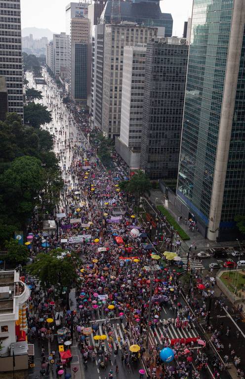 Movimentos de mulheres e centrais sindicais fizeram manifestações em diversas cidades do Brasil contra o então presidente Jair Bolsonaro e pautas do governo; ato ocorreu em 8 de março de 2020