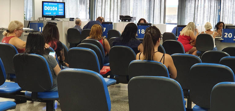 INSS vai adiantar 13º salário dos aposentados para ajudar a aquecer a economia brasileira; prova de vida está suspensa