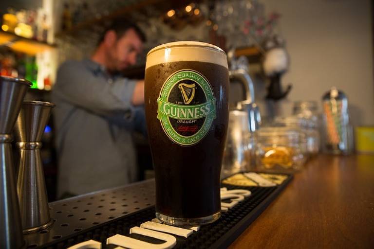 Cerveja Guinness do bar Little Cronin, fechado na pandemia