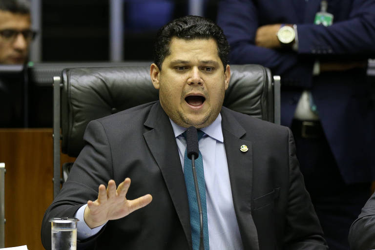 Alcolumbre reage a pressão de Bolsonaro e evangélicos após travar indicação ao STF por 3 meses no Senado