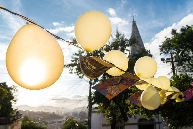 Pessoas preparam homenagem em Santa Teresa, no Rio de Janeiro, para Vereadora assassinada há dois anos, Marielle Franco, e seu motorista Anderson Gomes
