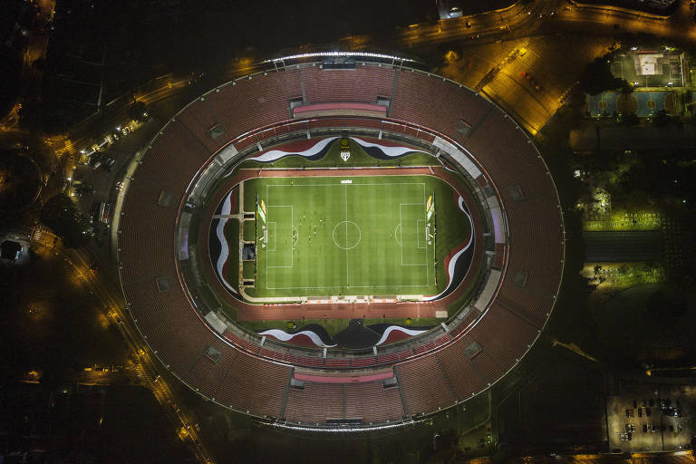 Estádio do Murimbi vazio para a partida entre São Paulo e Santos, no sábado (14); competição foi paralisada após essa rodada