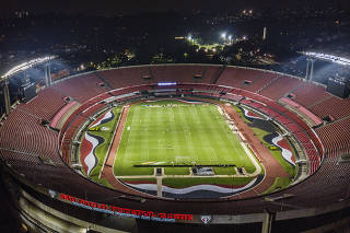 Sao Paulo   o Santos  jogam no Estadio do Morumbi sem a presenca do publico depois de decisao da federacao paulista de futebol, em meio a preocupacao com a pandemia de coronavirus.