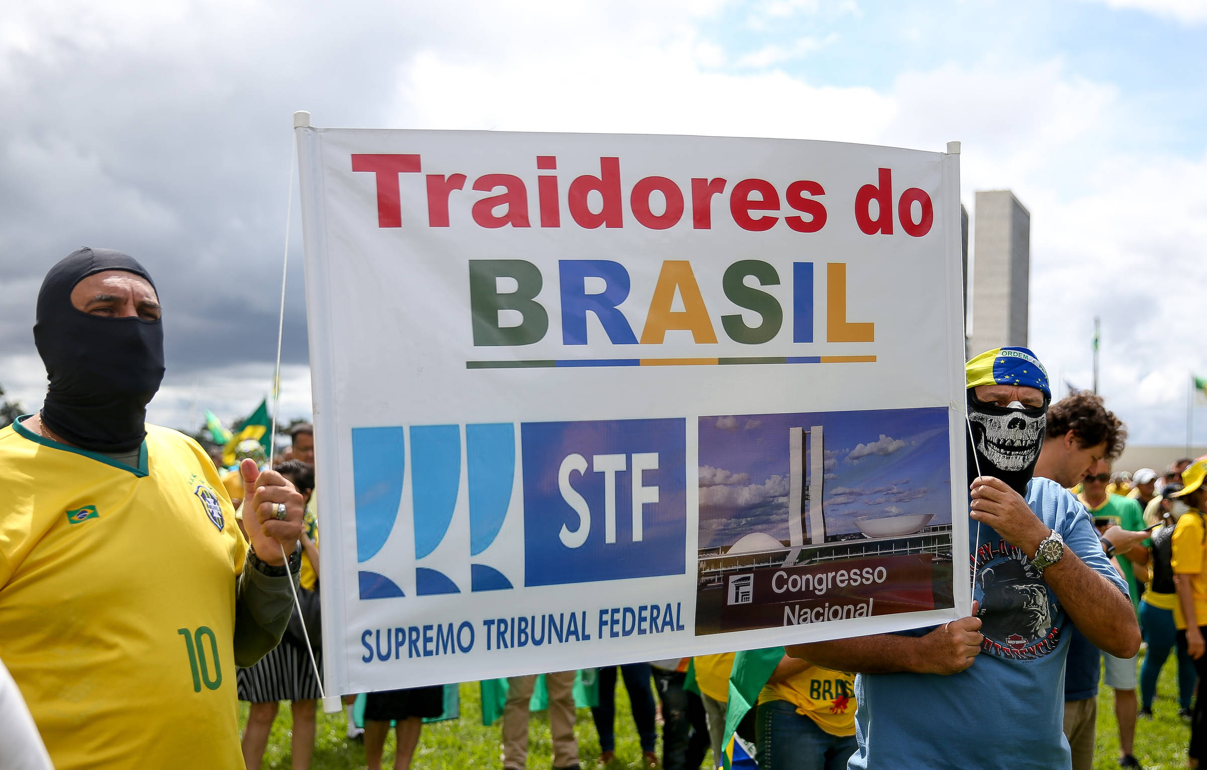 Com apoio de Bolsonaro, manifestantes ignoram coronavírus e fazem ...