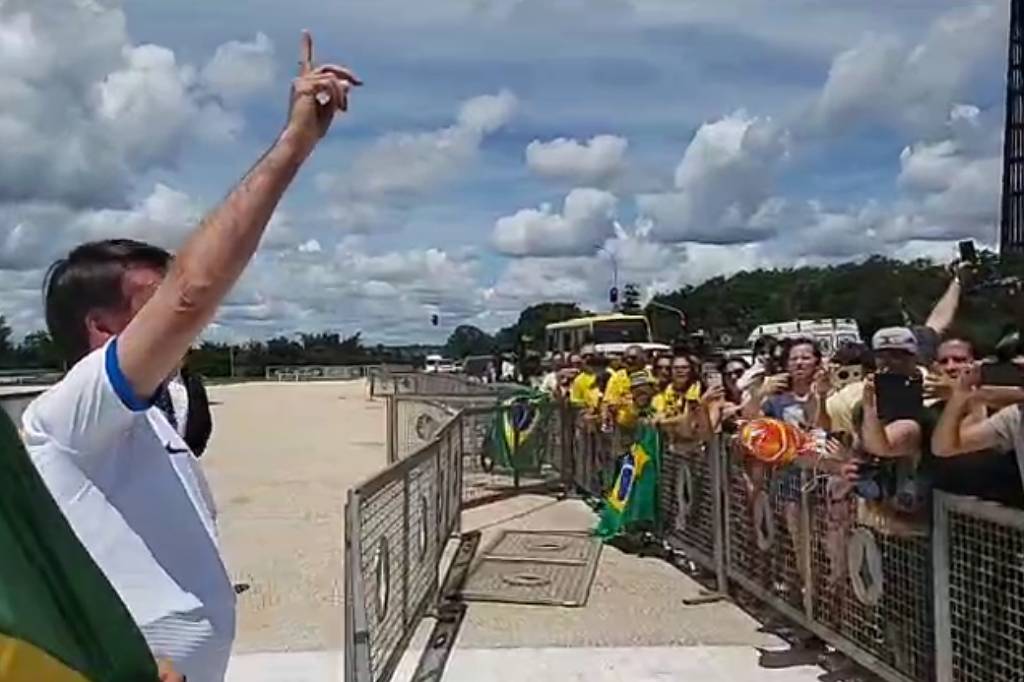 Chega! É hora de pensar em impeachment