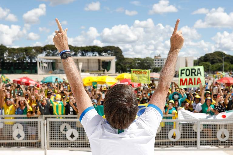 O presidente Jair Bolsonaro, diante do Planalto, nos protestos de domingo (15)
