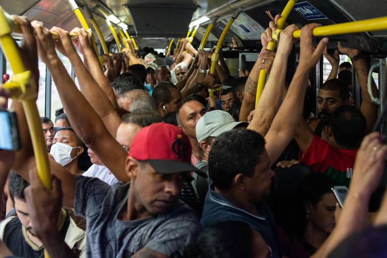 Movimentação na estação Recreio do BRT sentido Santa Cruz, nessa tarde de terça feira. Estação Recreio, zona Oeste