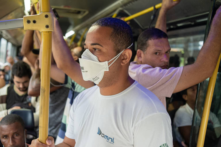 Movimentação na estação Recreio do BRT sentido Santa Cruz, nessa tarde de terça feira. Estação Recreio, zona Oeste