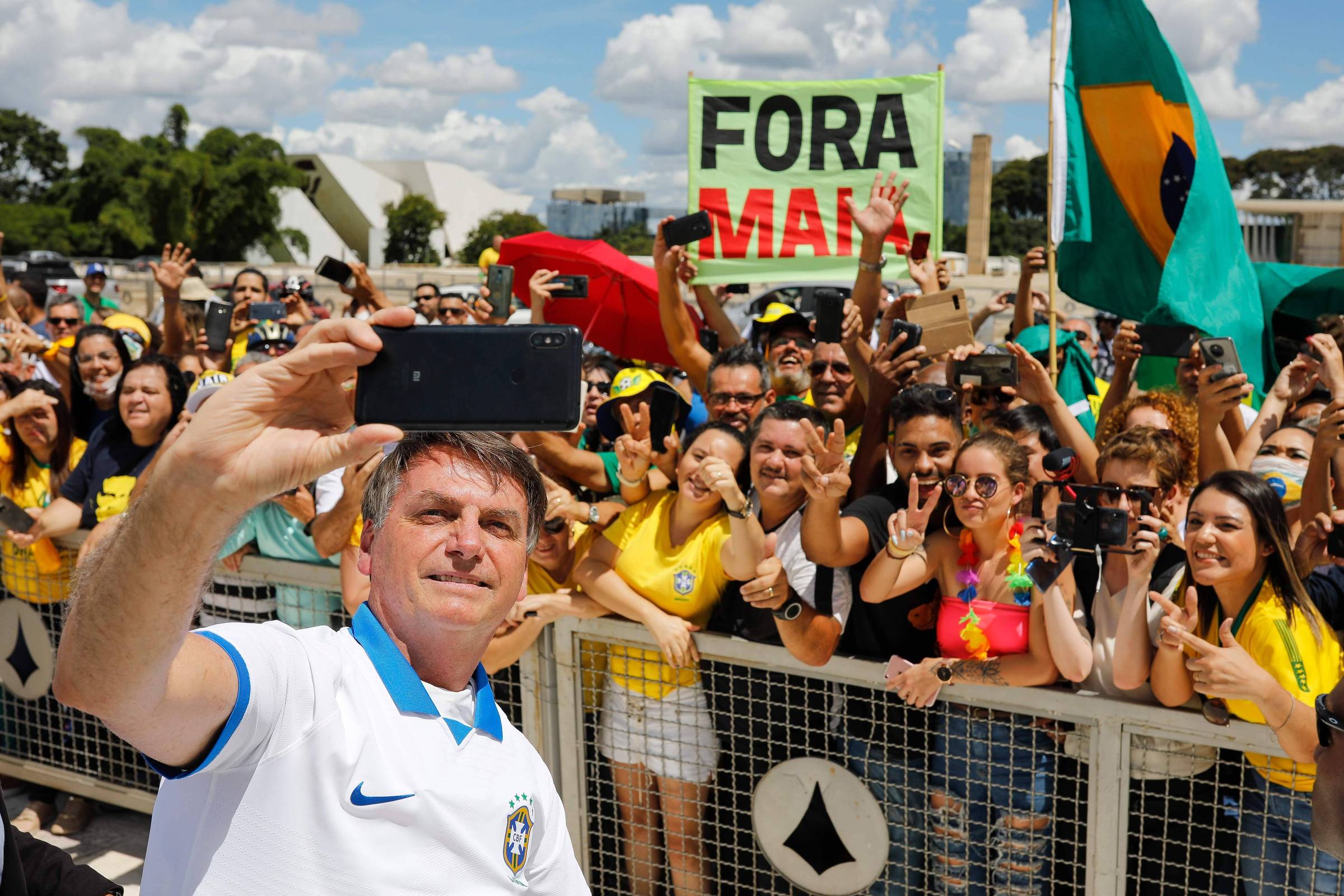 Bolsonaro e seus economistas fazem contas erradas de morte na epidemia